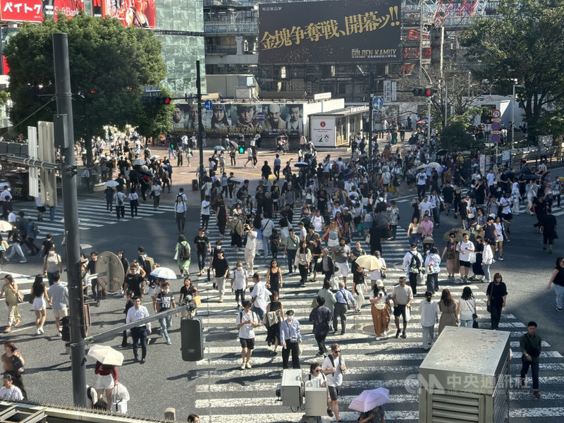 赴日本旅遊需注意，東京都澀谷區為加強整頓市容，6月1日起正式對在澀谷區內亂丟垃圾者祭出罰則，將由巡查指導員當場開罰2000日圓，可直接以電子支付繳納。圖為澀谷街頭。中央社記者戴雅真東京攝　115年5月31日