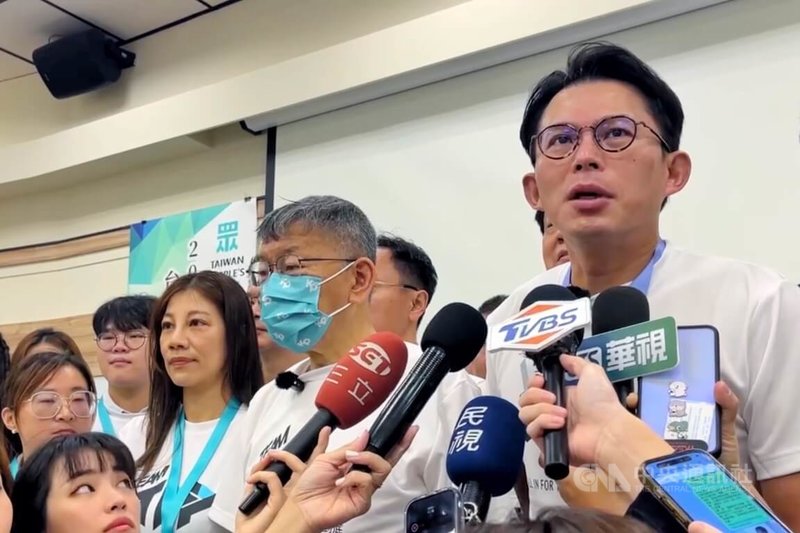有媒體報導，國民黨主席鄭麗文推動修正黨產條例，民眾黨主席黃國昌（右1）31日表示，已針對黨產條例有過修正且立場清楚，「如果要再推動黨產條例的修法，台灣民眾黨不會支持」。中央社記者吳睿騏桃園攝　115年5月31日