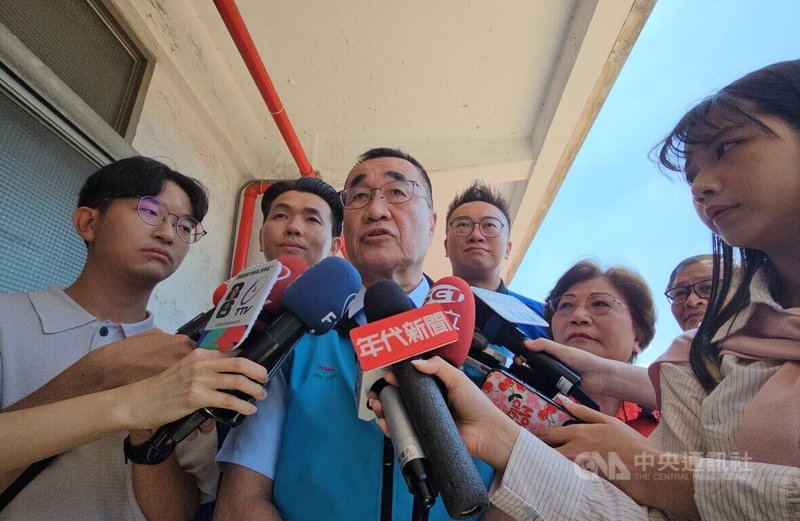 國民黨新北市長參選人李四川這兩天在樹林區造勢,引媒體質疑是搶進民進黨新北市長參選人蘇巧慧本命區。李四川(前中)表示,「29區都是我的本命區」。中央社記者王鴻國攝 115年5月31日