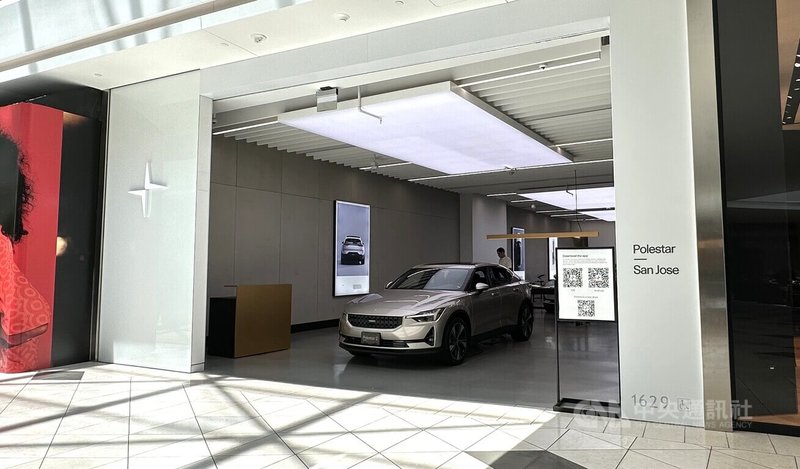 中國車廠吉利控股2010年從福特手中收購瑞典車廠Volvo，後續並在美國推出高階電動車品牌Polestar。圖為聖荷西商場內的Polestar展示空間。 中央社記者張欣瑜舊金山攝　115年5月31日
