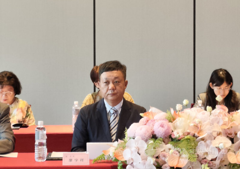 皇翔1日召開股東會,總經理廖宇祥(前排中)表示,去年整體環境充滿挑戰,經營難度比往年更高。中央社記者何秀玲攝 115年6月1日