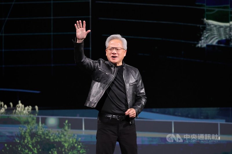 台北國際電腦展（COMPUTEX 2026）將於2日開幕，人工智慧AI晶片大廠輝達（NVIDIA）1日上午搶先舉辦GTC Taipei活動，輝達執行長黃仁勳於主題演講結束前向台下及線上的觀眾揮手道別。中央社記者翁睿坤攝　115年6月1日