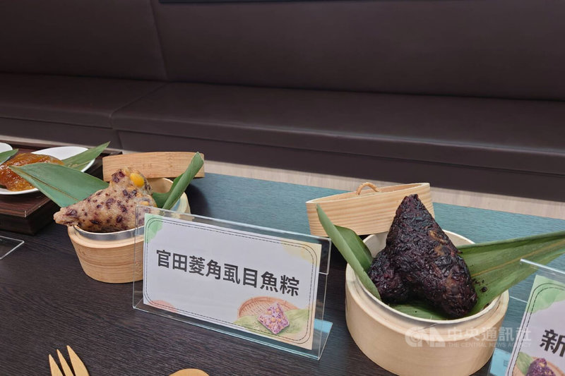 奇美醫院營養科設計「永續健康粽」，透過全穀雜糧混搭糯米，內餡使用在地農產品，盼推廣健康吃粽子概念，並符合減少碳足跡永續精神。中央社記者楊思瑞攝　115年6月1日
