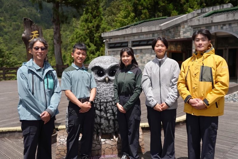 農業部林業及自然保育署1日公開國家森林遊樂區服務人員的新制服，採用牡蠣殼、回收寶特瓶為布料，兼具機能、美感與永續，讓國家森林遊樂區第一線服務人員，以更舒適、更具辨識度的新形象迎接旅客。（林保署提供）中央社記者汪淑芬傳真  115年6月1日