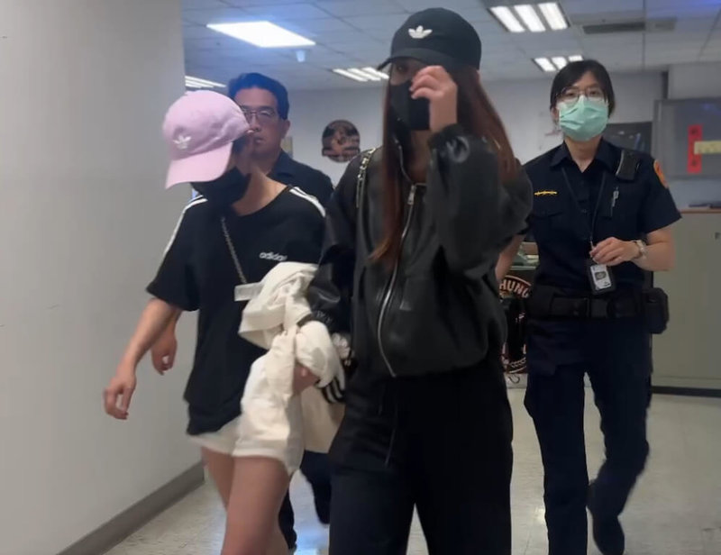 台中國際機場日前有5名民眾因家庭感情糾紛，在機場大廳發生拉扯，航空警察局高雄分局台中分駐所詢後依聚眾施強暴脅迫罪嫌偵辦。（民眾提供）中央社記者趙麗妍傳真　115年6月1日