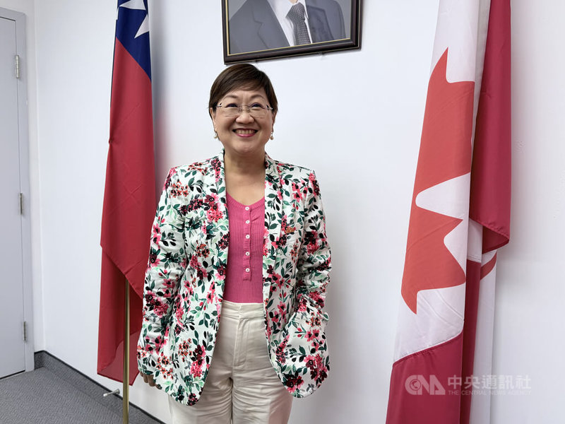 僑務委員會委員長徐佳青2020年接任僑委會副委員長、2023年升任委員長，熟稔並推動僑委會各項政策與執行方向，強調僑委會功能性近年持續增加和提升，已「大大質變」。中央社記者胡玉立多倫多攝　115年6月2日