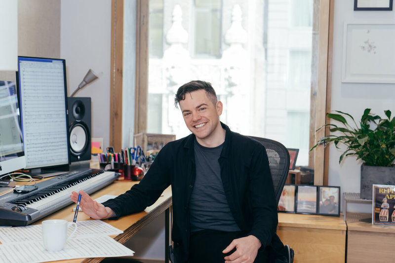 電影「為愛朗讀」配樂家慕禮（Nico Muhly）（圖）新曲「大協奏曲」，將由芬蘭指揮庫西斯托（Pekka Kuusisto）帶領台北市立交響樂團在台灣做亞洲首演。（北市交提供）中央社記者趙靜瑜傳真  115年6月2日