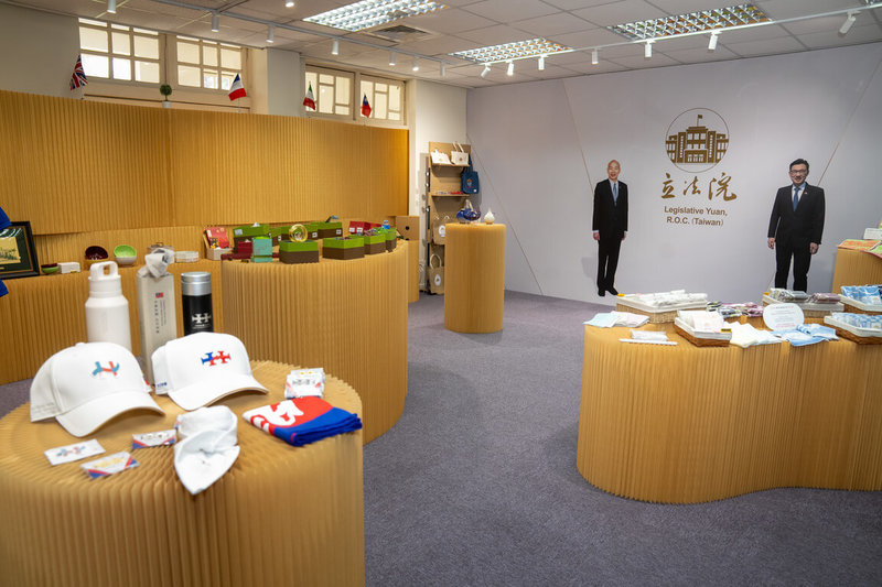 立法院2日表示，立法院紀念品中心2日開始試營運，期盼透過兼具文化、教育與交流功能的空間，讓更多民眾從多元角度認識國會。（立法院提供） 中央社記者王承中傳真　115年6月2日
