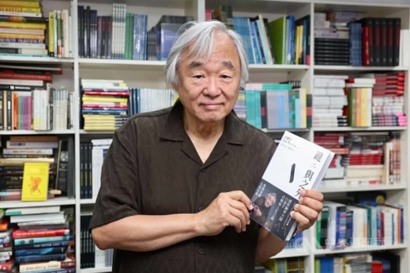 現年80歲的韓國鋼琴家白建宇近期推出自傳新書「鍵與之外」,他接受中央社專訪表示,藝術家的本質是孤獨的,卻強烈渴望與他人連結、溝通,這種連結的動力「來自對他人的愛」。中央社記者王飛華攝 115年6月2日