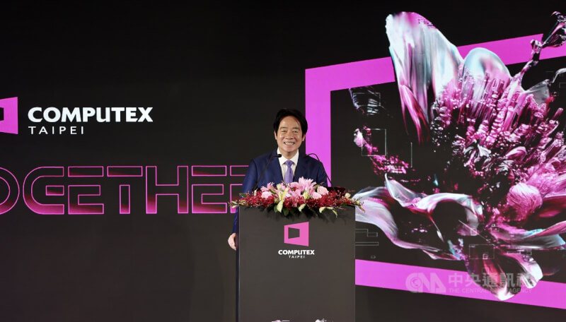 2026 COMPUTEX(台北國際電腦展)2日在台北南港展覽館一館舉行開幕典禮,總統賴清德致詞表示,過去幾天全球科技領袖齊聚台灣,並陸續宣布加碼投資台灣,這代表全球對台灣技術實力、產業效率以及民主制度所累積的信任,都給予高度肯定。中央社記者王飛華攝 115年6月2日