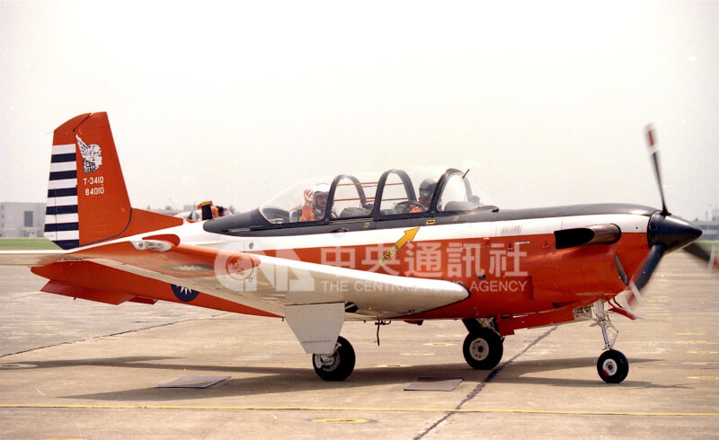 圖為攝於1994年5月20日的T-34型教練機。非當事教練機。（中央社檔案照片）