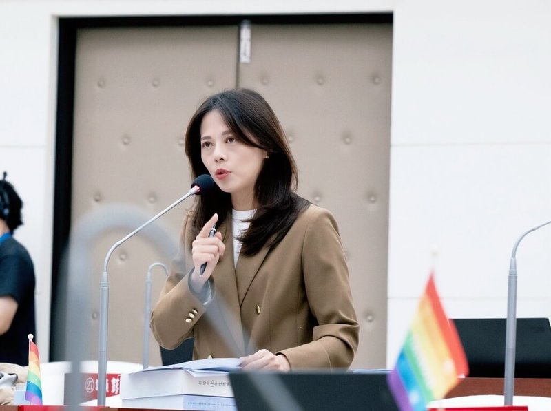 民進黨新竹市議員鄭美娟（圖）3日在議會質詢指出，近來陸續接獲民眾反映，多處公共空間有老鼠出沒，呼籲應儘速建立科學化與系統化鼠患防治機制。（鄭美娟提供）中央社記者魯鋼駿傳真　115年6月3日