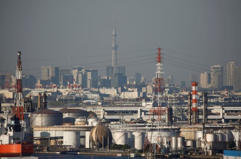 經濟合作暨發展組織下修2026年成長預測。圖為日本川崎市的一個工業港口。（路透社）