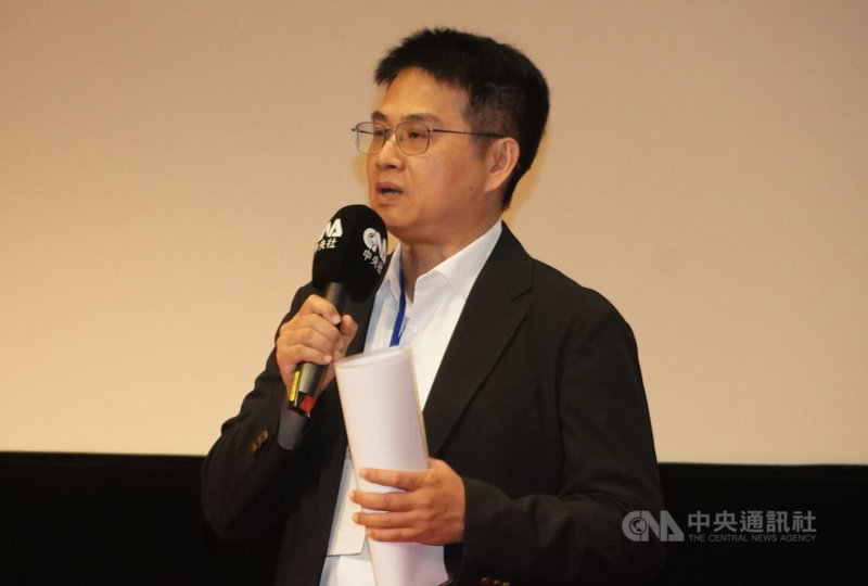 中央通訊社「當AI遇見ESG系列論壇-高雄場」，3日在高雄市立圖書館總館舉行，高雄市政府環境保護局副局長黃世宏（圖）致詞。中央社記者董俊志攝　115年6月3日