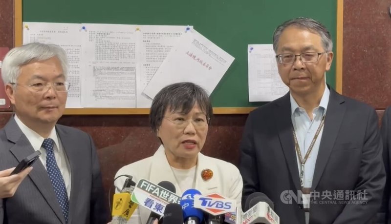 內政部長劉世芳（中）3日談及租補經費爭議時表示，中央和地方共同分攤，並不為過。中央社記者黃麗芸攝 115年6月3日