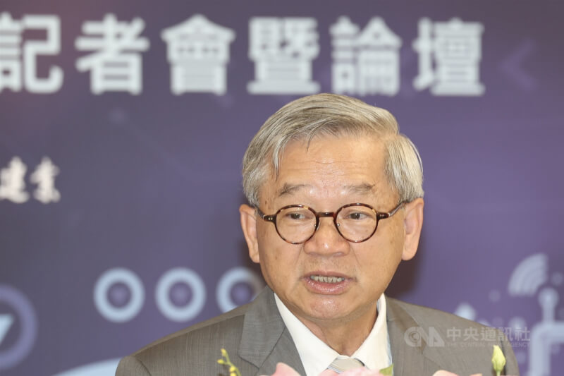 法務部3日下午在台灣高等檢察署博愛講堂舉行「打造可信任的法務主權AI－法務專屬大型語言模型啟動記者會暨論壇」，行政院政委兼國科會主委吳誠文（圖）致詞時說明打造AI的跨部會合作內容。中央社記者吳家昇攝　115年6月3日