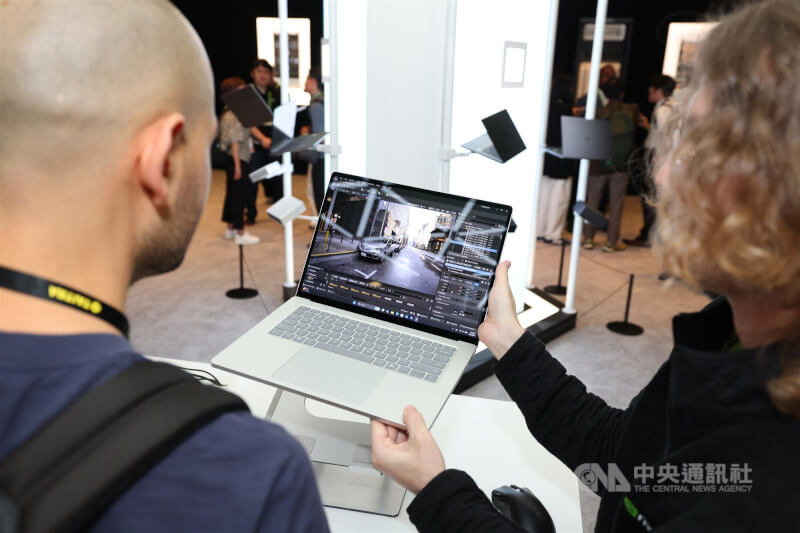 人工智慧(AI)晶片大廠輝達(NVIDIA)3日在台北國際會議中心設置輝達企業端產品展示區,展示RTX Spark筆記型電腦在遊戲設計領域的應用。中央社記者張新偉攝 115年6月3日