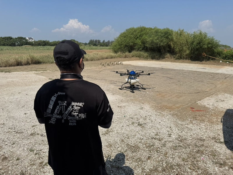 金門縣動植物防疫所民國115年透過無人機陸續在金門各鄉鎮灑布紅火蟻餌劑，以減少防治死角，提高防治效率。（金門縣動植物防疫所提供）中央社記者吳玟嶸傳真　115年6月4日