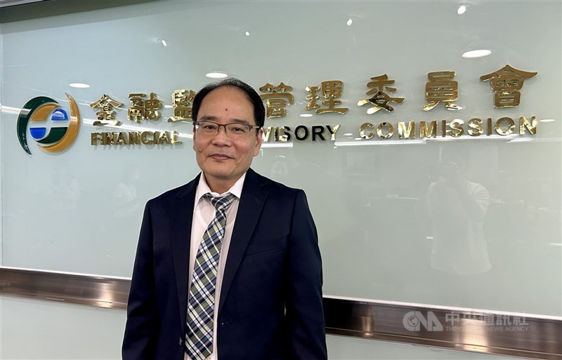 圖為金管會檢查局副局長郭文龍。（中央社檔案照片）