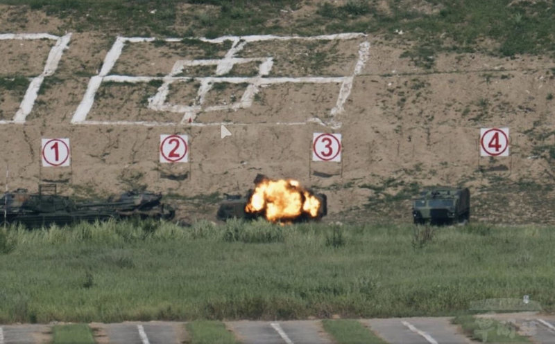 陸軍無人系統訓練指揮部3日在台南實施「沉浸式（FPV）」及「投彈式」無人機實彈射擊演練。（軍聞社提供）中央社記者游凱翔傳真　115年6月4日