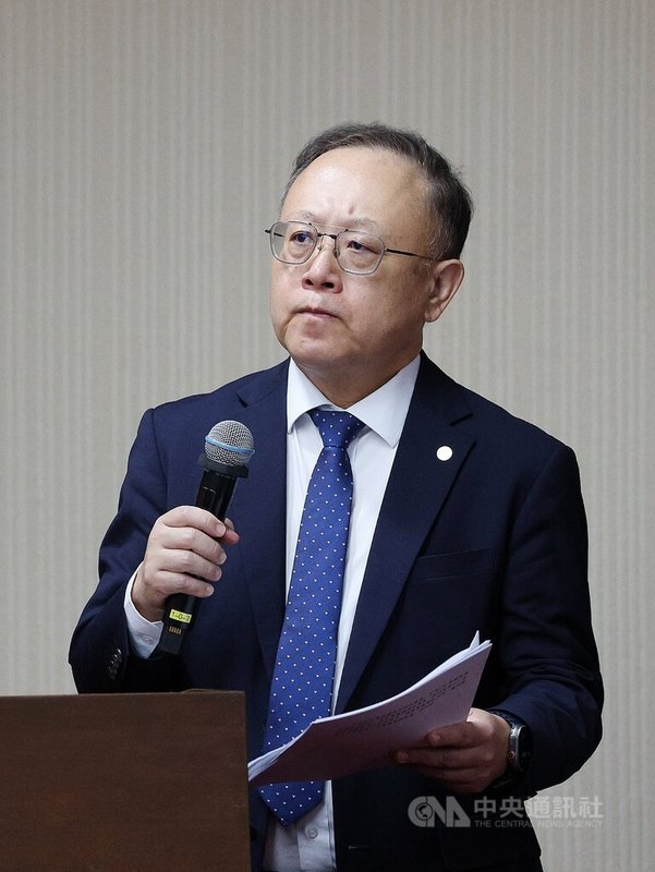 台灣高鐵5月25日號誌訊號異常影響營運，董事長史哲4日赴立法院交通委員會報告時再次致歉，並表示，除與設備原廠及第三方共同釐清此次事件根因，杜絕再度發生，以維持高準點率與妥善率以服務旅客。中央社記者郭日曉攝　115年6月4日