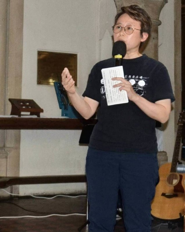 六四已發生了37年，列明慧說，昔日支聯會的戰友被捕，自己身在自由的世界裡，守護歷史成了「一種很沉重的託付」。圖為她日前在英國出席六四紀念集會時發言。（受訪者提供）中央社記者陳鎧妤傳真　115年6月4日