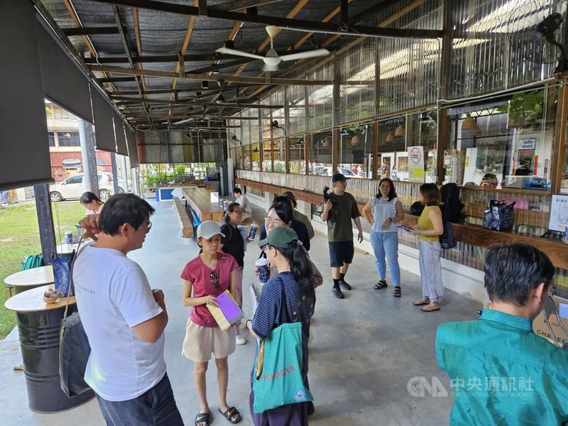 馬來西亞檳城藝文聚落COEX前身是廢棄鐵工廠，如今打造成為檳城最具代表性的社區營造據點之一，充滿書香與人文氣息。中央社記者黃自強檳城攝　115年6月5日