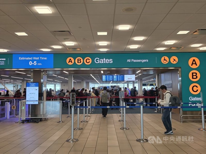 2026年Skytrax世界機場大獎，溫哥華機場再度榮膺北美第一，已是17年來第15度榮獲此殊榮。2026年也位列全球第10佳機場。中央社記者程愛芬溫哥華攝　115年6月5日
