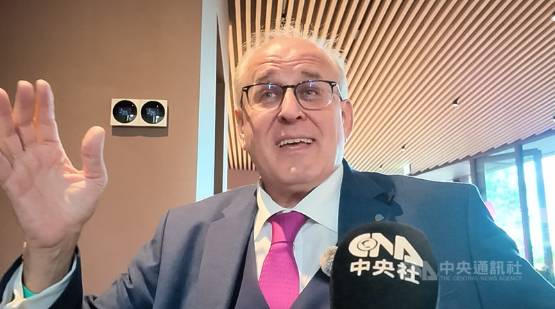 戈里齊亞市長奇貝納（Rodolfo Ziberna）表示，該城將上世紀經歷的意識形態撕裂苦難，化為如今促進國際融合的見證。中央社記者黃雅詩戈里齊亞攝　115年6月5日
