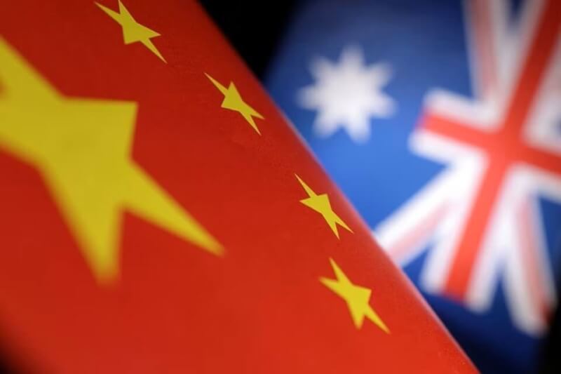 圖為澳洲國旗與中國五星旗。（示意圖／路透社）