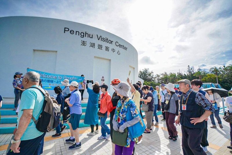交通部觀光署攜手澎管處，促成日本旅遊業者6月初首度率領近200名日本旅客到澎湖，展開為期3天2夜的深度海島行程。（交通部觀光署提供）中央社記者黃巧雯傳真　115年6月6日