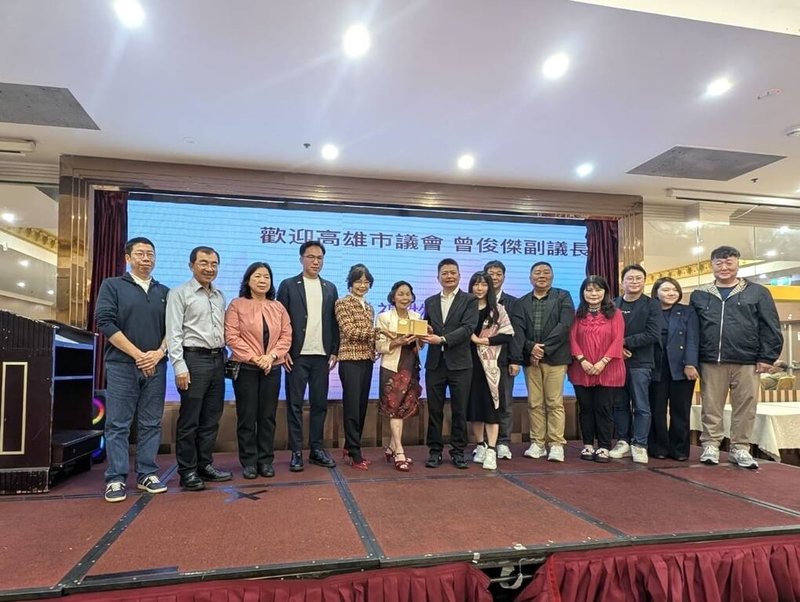高雄市議會副議長曾俊傑（左7）率團出訪澳洲布里斯本，展現2地姊妹市情誼。（曾俊傑提供）中央社記者蔡孟妤傳真 115年6月7日
