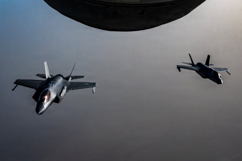 圖為美軍戰機6日在中東上空執行巡邏任務。（圖取自x.com/CENTCOM）