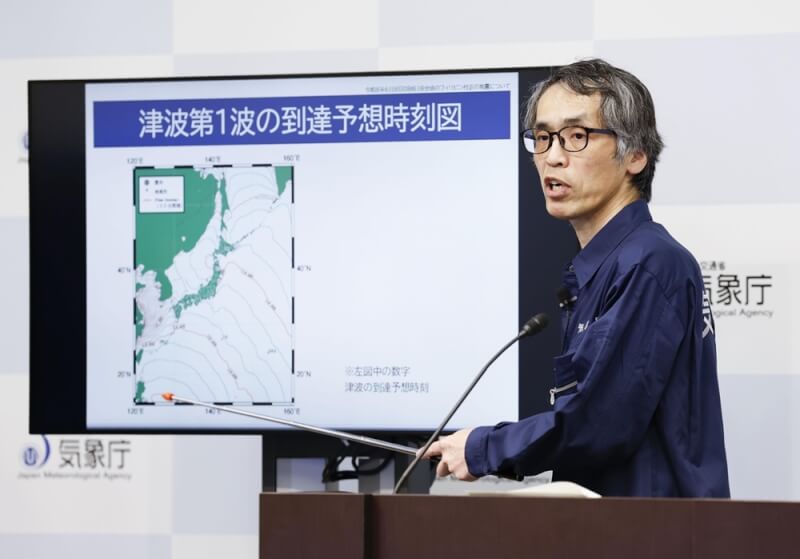 菲律賓南部8日發生強震，日本氣象廳隨後召開記者會說明海嘯預警。（共同社）