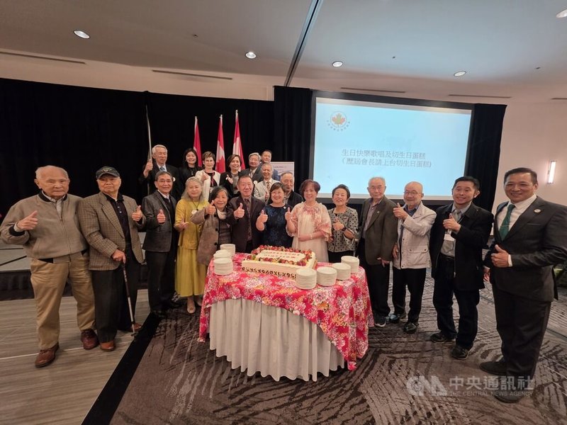 大溫哥華台灣同鄉會60年慶，逾250人共同慶祝同鄉會走過一甲子的酸甜苦辣，僑委會委員長徐佳青期許新一代接棒，傳承同鄉會精神。中央社記者程愛芬溫哥華攝　115年6月8日