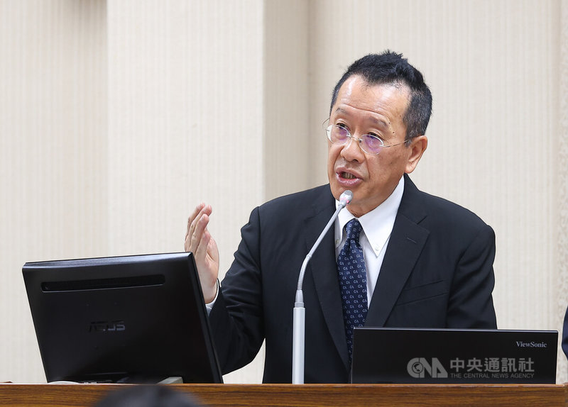 國防部長顧立雄8日列席立法院外交及國防委員會，報告「國軍老舊主要裝備汰除期程與戰力銜接配套規劃」，並備質詢。中央社記者謝佳璋攝 115年6月8日