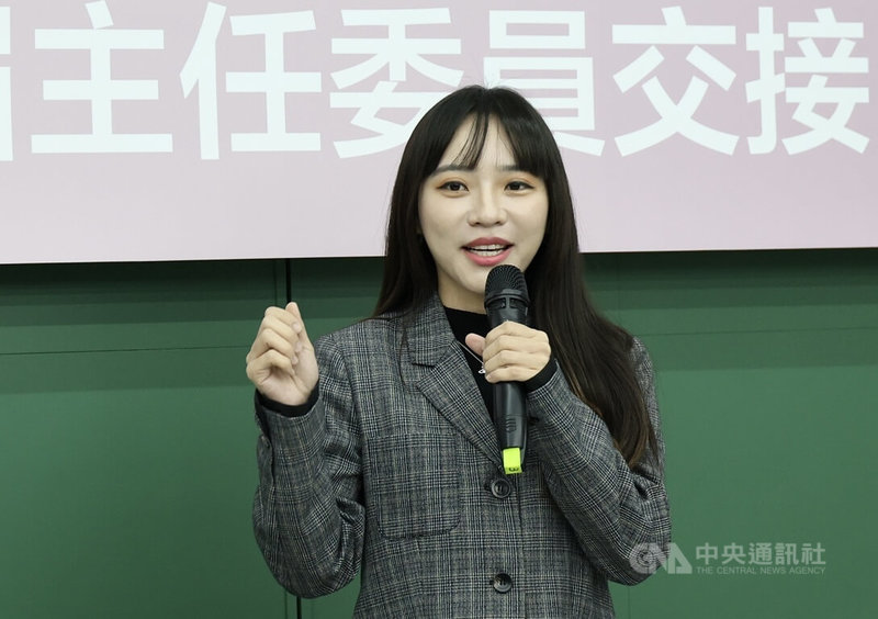 民主進步黨高雄市黨部8日辦黨部主任委員交接暨就職典禮,新任主委黃捷(圖)表示,上任首要之務是全力輔選民進黨高雄市長參選人賴瑞隆及高雄市議員參選人順利當選。中央社記者董俊志攝 115年6月8日