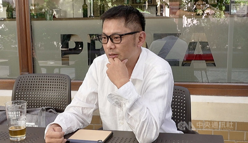 中歐文學盛事「作家閱讀月」在波蘭開幕,台灣擔任榮譽主賓國。作家李桐豪應邀赴波蘭,並接受中央社專訪。中央社記者鄭淨伃弗羅茨瓦夫攝 115年6月8日