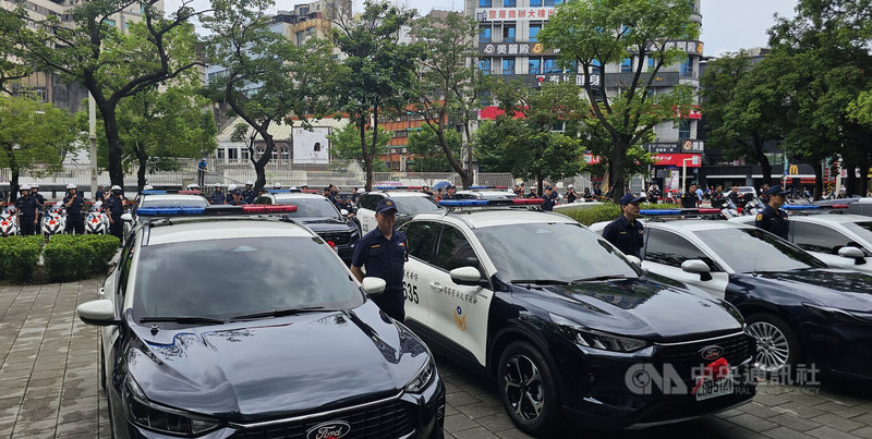 新北市政府警察局8日舉行警察節慶祝大會,檢閱新購警用汽機車,強調市府加速汰換老舊及逾齡警用車輛,以實際行動做警察後盾。中央社記者王鴻國攝 115年6月8日