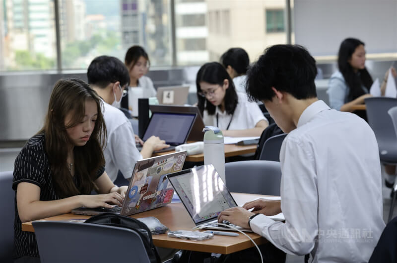 中央通訊社第9屆「我是海外特派員」複選筆試8日上午在台北舉行,考生們爭取進入中央社實習的機會。中央社記者張皓安攝 115年6月8日