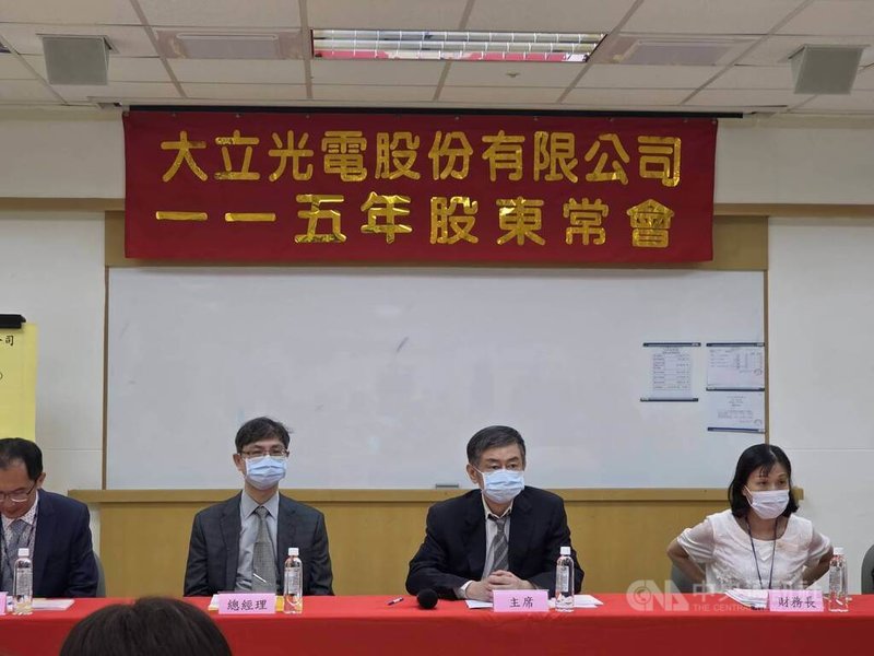 蘋果新機腳步靠近，大立光董事長林恩平在股東會後釋出下半年展望，他表示，今年客戶排程不同，今年第4季鏡頭出貨比重較以往會更高。中央社記者江明晏攝　115年6月9日