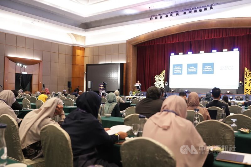 「NICHE國際清真與永續生態論壇」9日在馬來西亞森美蘭州舉行,邀集政府官員、產業代表及學者探討清真產業與穆斯林友善旅遊發展。中央社記者黃自強芙蓉攝 115年6月9日