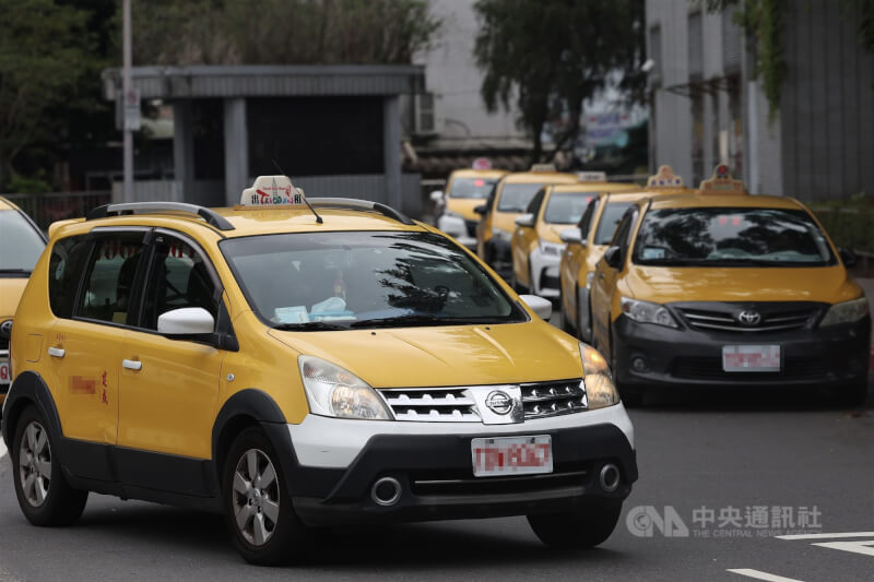 圖為台北車站周邊計程車。（中央社檔案照片）