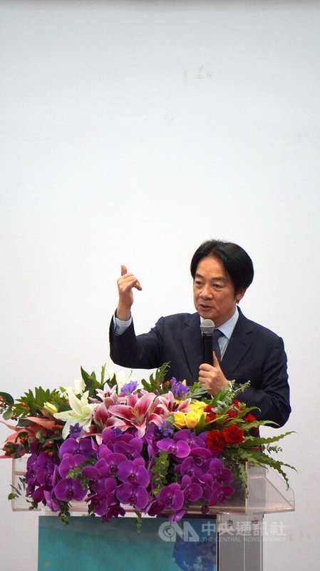 總統賴清德9日在台中出席台灣卓越無人機海外商機聯盟大會師，賴總統表示，推動無人機產業是國家的重大政策，立法院竟把無人機發展經費全部刪除，令人非常意外，希望大家一起繼續努力，讓預算能夠盡速通過。中央社記者吳哲豪台中攝　115年6月9日