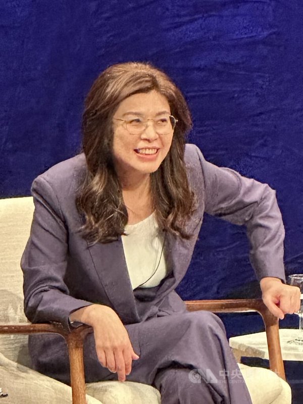 國民黨主席鄭麗文在「亞洲協會」8日公開座談活動中,接受與談人與參加者提問。中央社記者廖漢原紐約攝 115年6月9日
