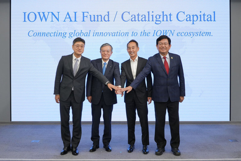 中華電信10日宣布，攜手日本電信電話株式會社NTT及國際策略夥伴，共同設立IOWN AI Fund科技基金。圖左為中華電信總經理林榮賜。（中華電提供）中央社記者江明晏傳真　115年6月10日
