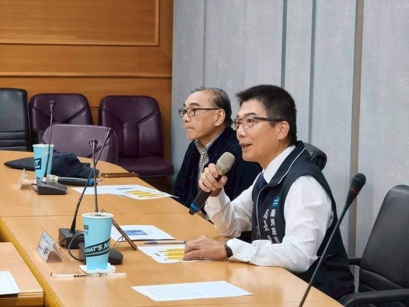 台東縣衛生局11日邀請地檢署、警察和縣政府相關單位共同商討兒少安全問題，衛生局長孫國平（右）表示，自民國108年迄今，縣內0至17歲兒少死亡原因統計89案，當中62案為疾病自然死亡，27案為事故傷害。（台東縣政府提供）中央社記者盧太城傳真　115年6月11日