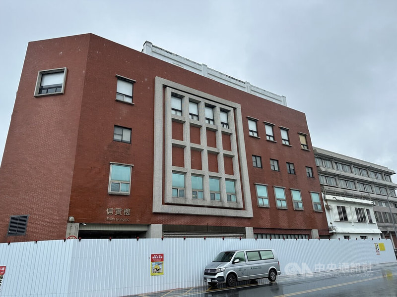 花蓮門諾醫院建物已有近半世紀歷史,且歷經數次大地震,耐震補強已不足安全需求,其中信實樓(圖)、仁愛樓將拆除重建,成為全台首家危老重建醫院。中央社記者李先鳳攝 115年6月11日