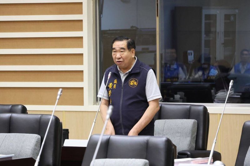 中國國民黨籍苗栗縣議員黃芳椿（圖）11日質詢時說，有員警實測吃荔枝有酒精反應，易造成執法爭議；苗栗縣警察局長李忠萍表示，駕駛人剛吃完發酵食物可先飲水或漱口再測，避免影響準確性。（苗栗縣政府提供）中央社記者管瑞平傳真　115年6月11日