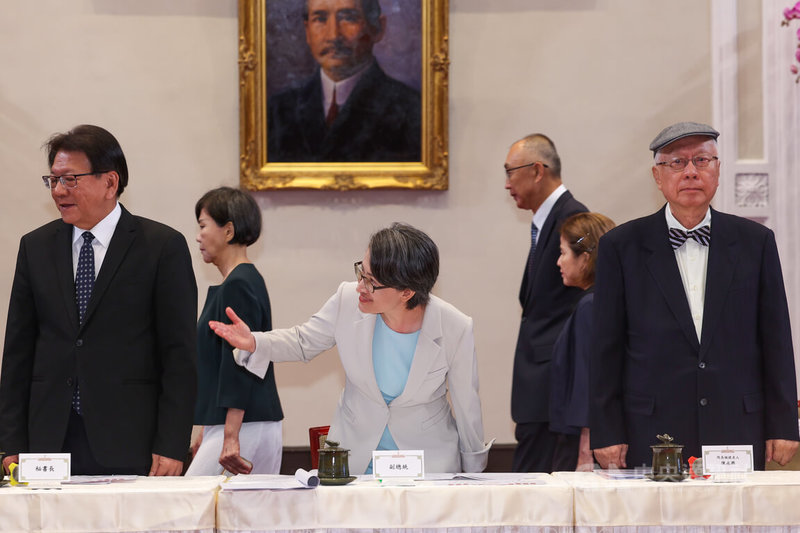 「監察院第7屆正、副院長及監察委員被提名人介紹記者會」11日上午在總統府舉行，副總統蕭美琴（中）出席，右為監察院長被提名人陳永興、左為總統府秘書長潘孟安。中央社記者吳家昇攝 115年6月11日